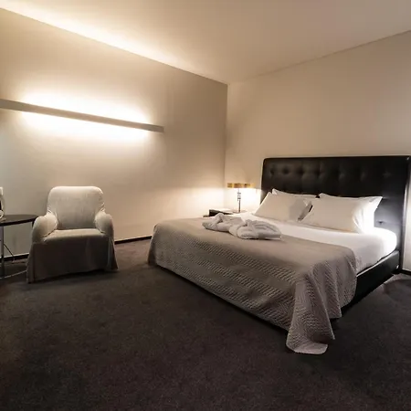 Axis Viana Business & 4*