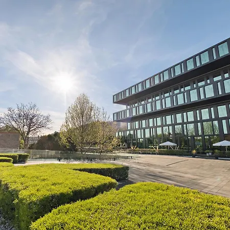 Axis Viana Business & Hotel 4*