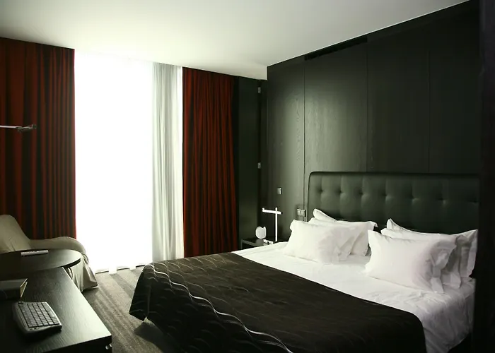 Hotel Axis Viana Business & 4*