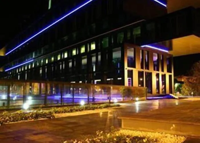 Axis Viana Business & Hotel 4*