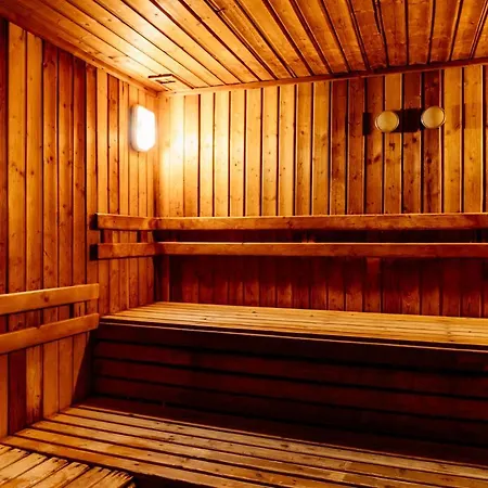 Hotel Axis Viana Business & 4*