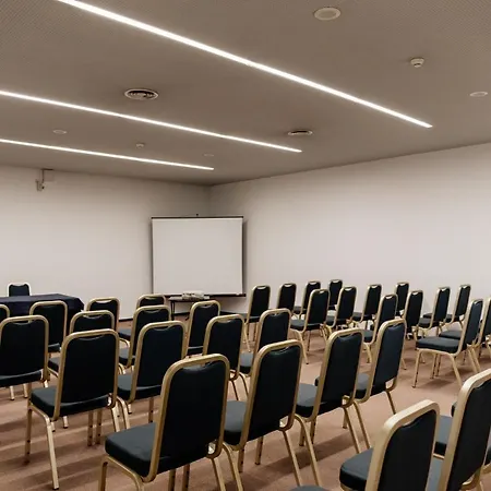 Axis Viana Business & Otel 4*