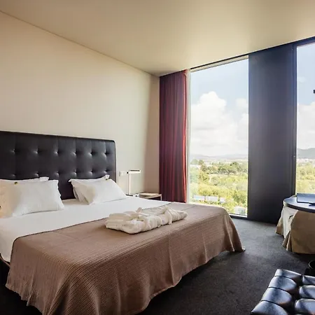 Axis Viana Business &