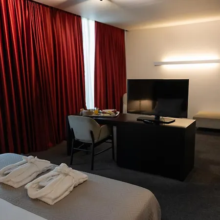 Axis Viana Business & 4*