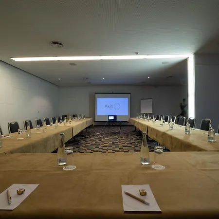 Hotel Axis Viana Business & 4*
