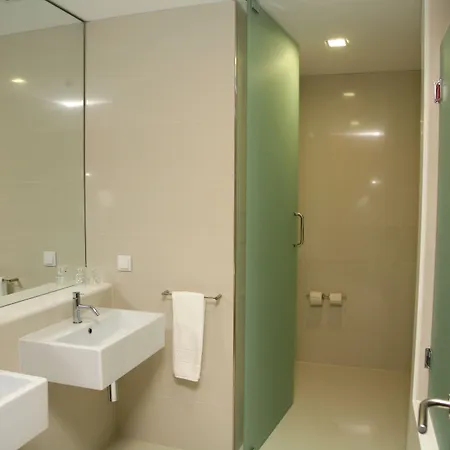 فندق Axis Viana Business & 4*