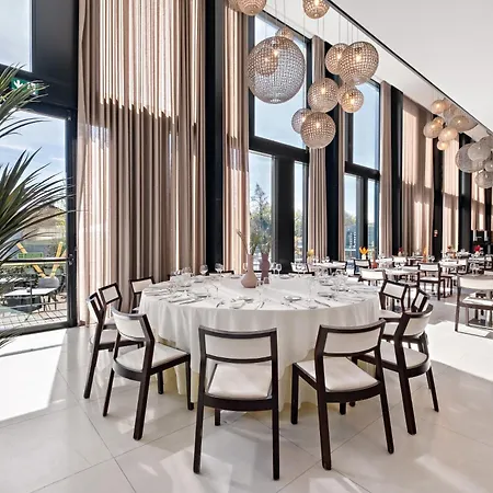 Axis Viana Business & Hotell 4*