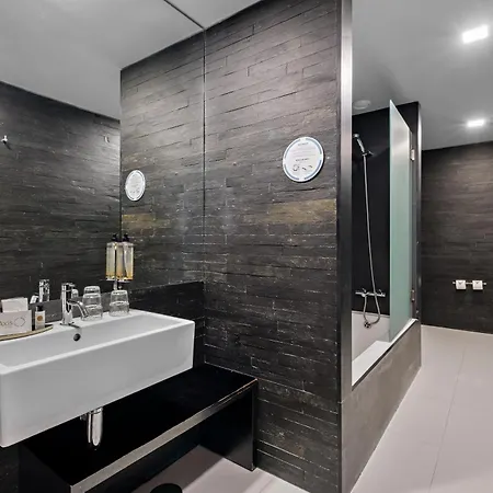 Axis Viana Business &
