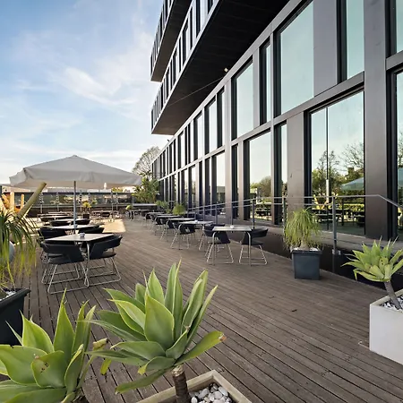 Axis Viana Business & 4*