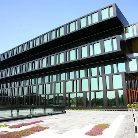 Axis Viana Business &