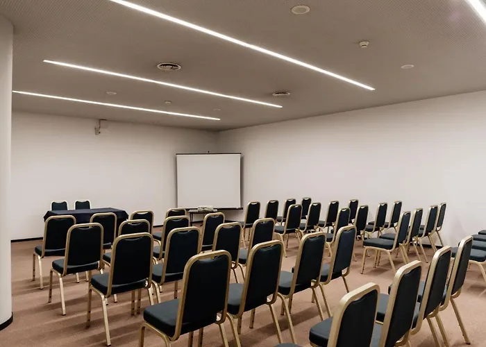 Axis Viana Business & Hotel 4*