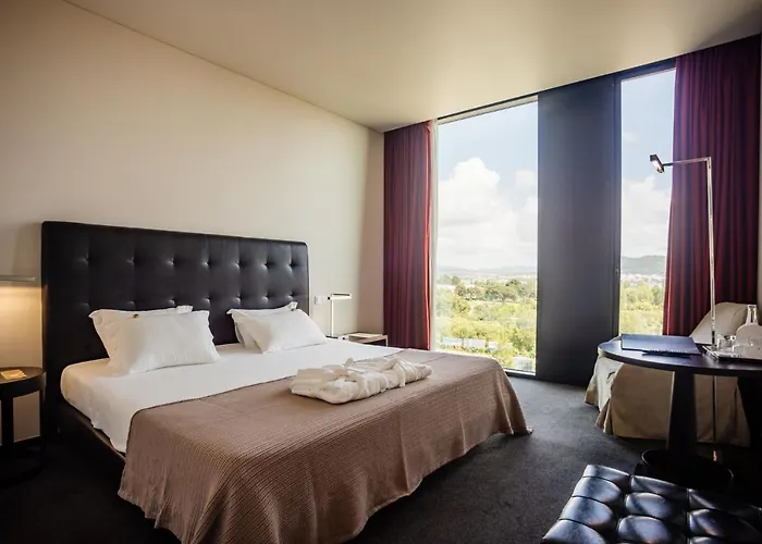 Axis Viana Business &