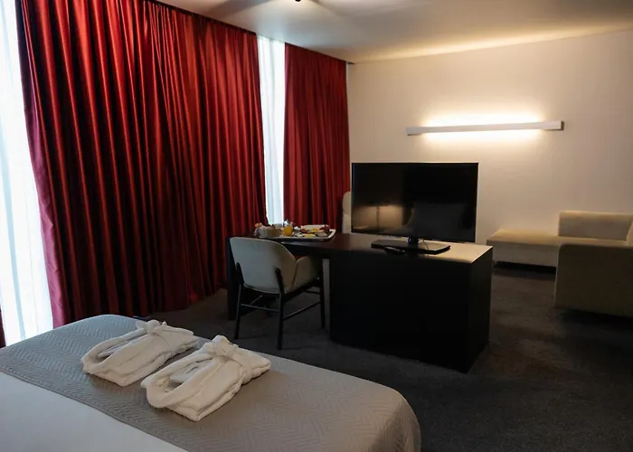 Axis Viana Business & 4*