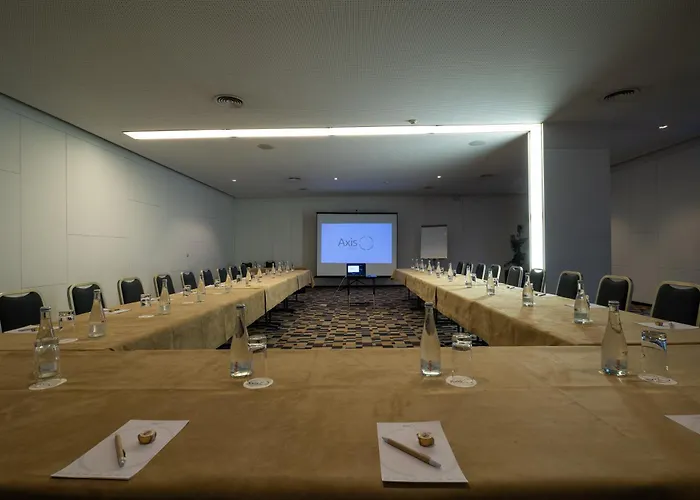 Hotel Axis Viana Business & 4*