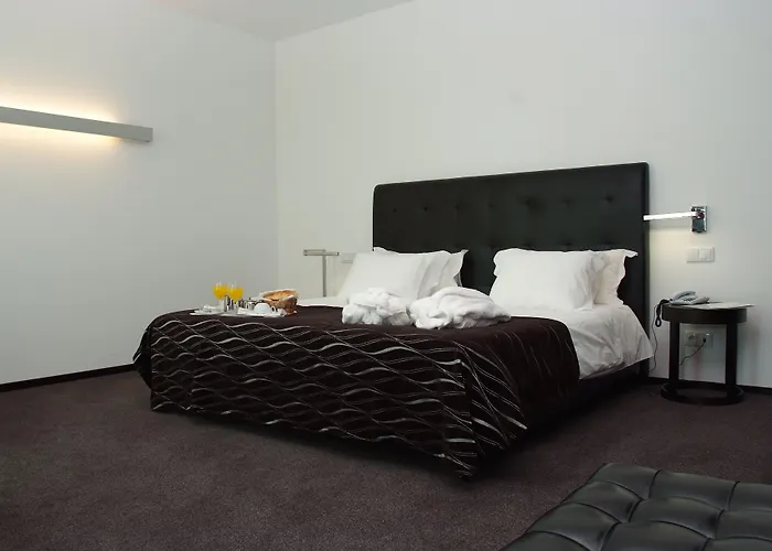 Hotel Axis Viana Business & 4*