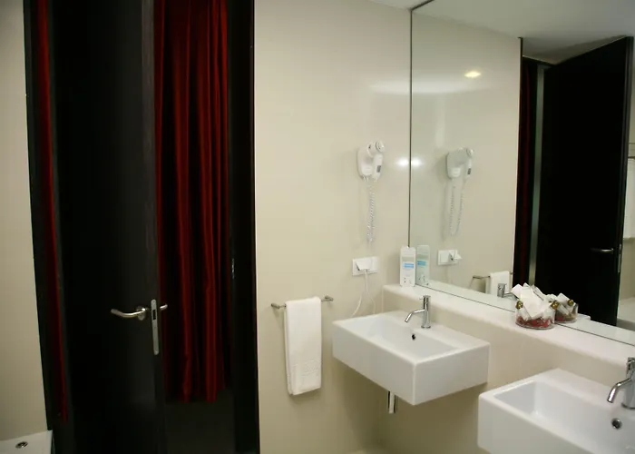 Axis Viana Business & Hotel 4*