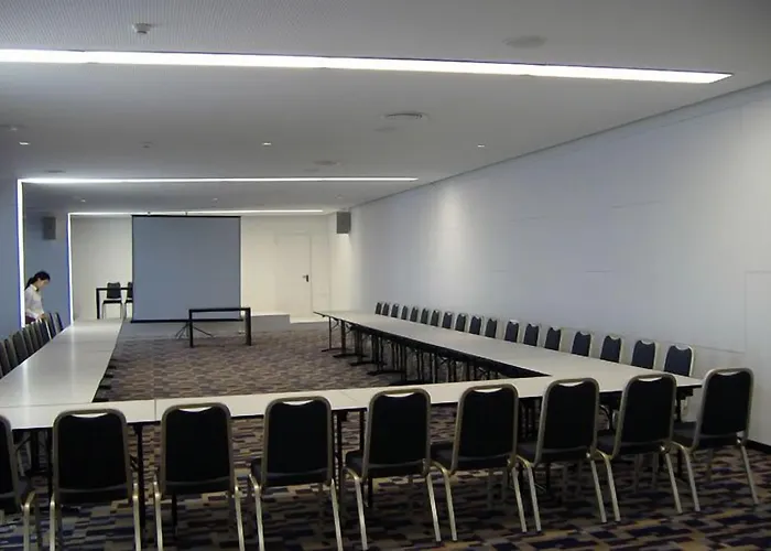 Hotel Axis Viana Business & 4*