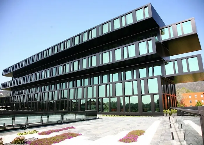 Axis Viana Business &